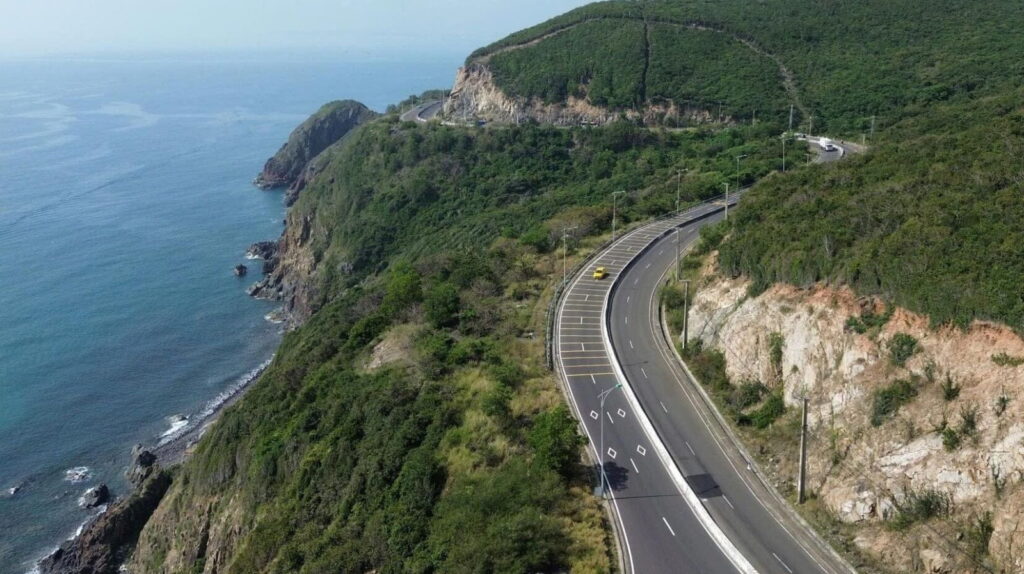 Top 3 Cung Đường Phượt Đẹp Nhất Việt Nam: Hành Trình Của Những Kẻ Mộng Mơ