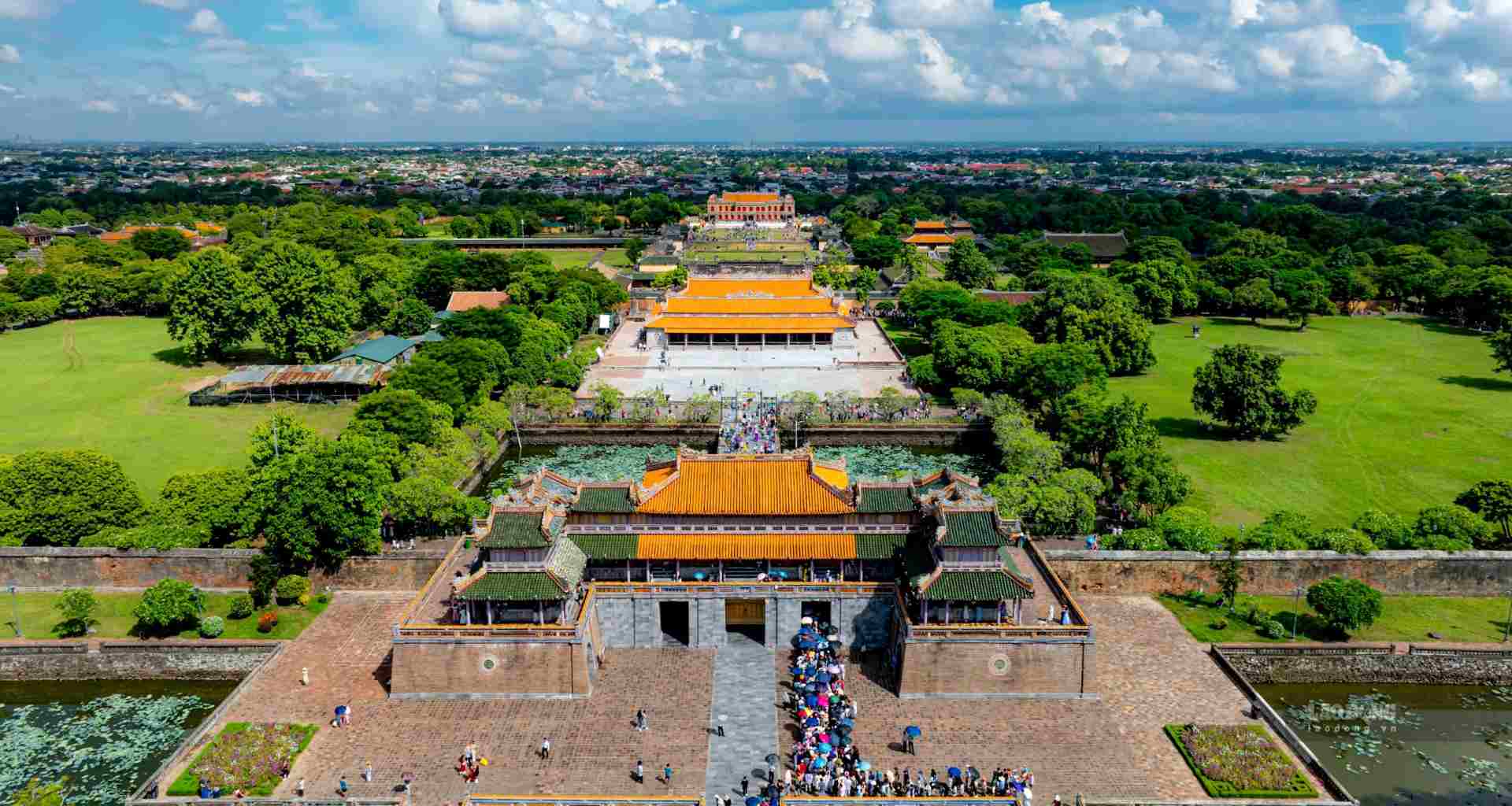 Du Lịch Bụi Huế Tự Túc: Cẩm Nang Chi Tiết Từ A-Z