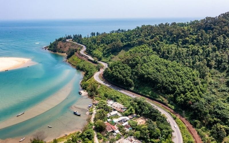 Hành Trình Du Lịch Biển Miền Trung Bằng Ô Tô: Cung Đường Đẹp Dành Cho Người Yêu Xê Dịch