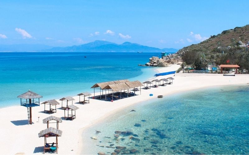 Hành Trình Du Lịch Biển Miền Trung Bằng Ô Tô: Cung Đường Đẹp Dành Cho Người Yêu Xê Dịch
