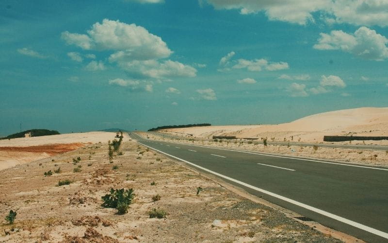 Hành Trình Du Lịch Biển Miền Trung Bằng Ô Tô: Cung Đường Đẹp Dành Cho Người Yêu Xê Dịch