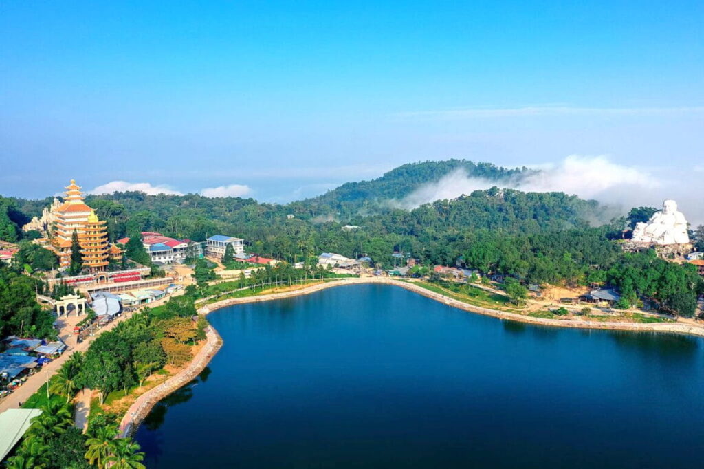 Chinh Phục “Nóc Nhà Miền Tây” - Khám Phá Vẻ Đẹp Thiên Cấm Sơn